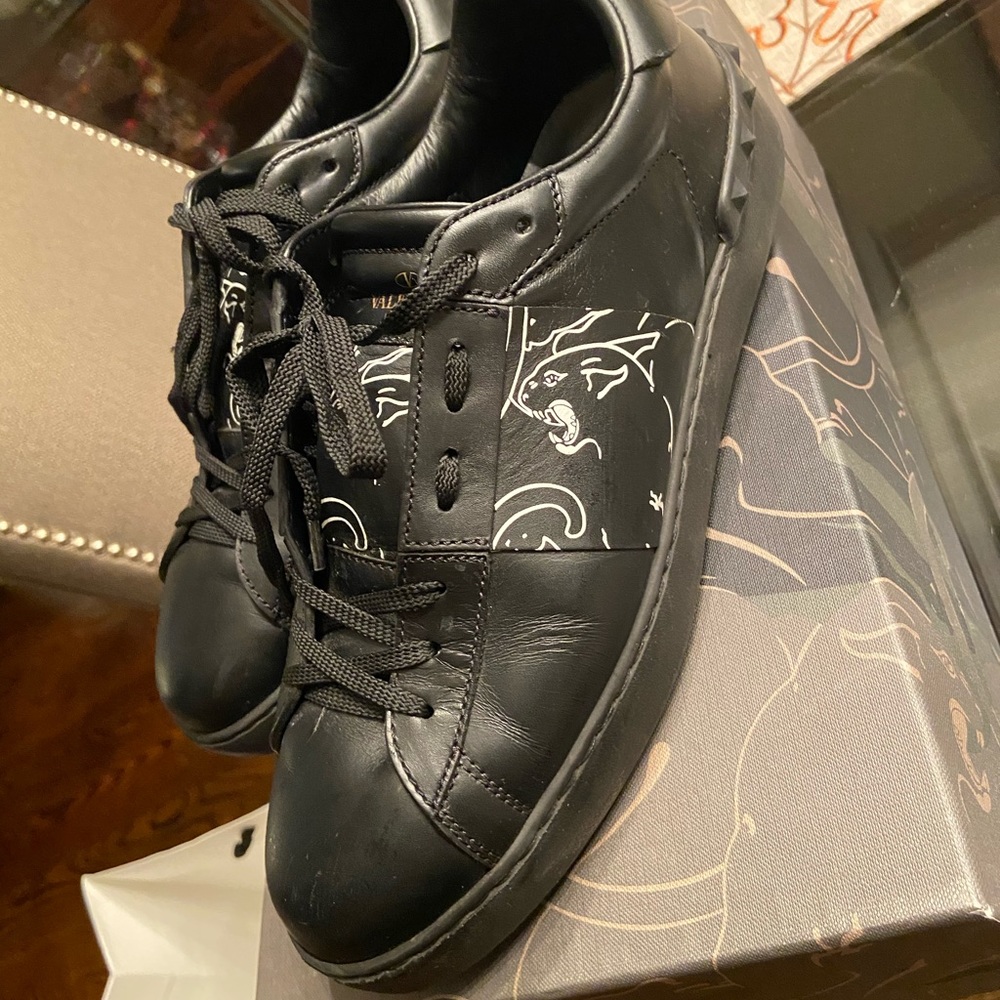 Mens like new Panther Rockstud Valentino Sneakers